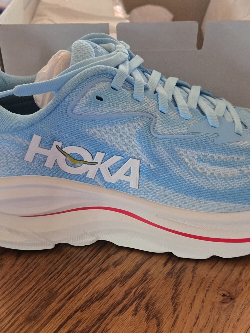 HOKA CLIFTON 10 WOMENS SIZE 8.5